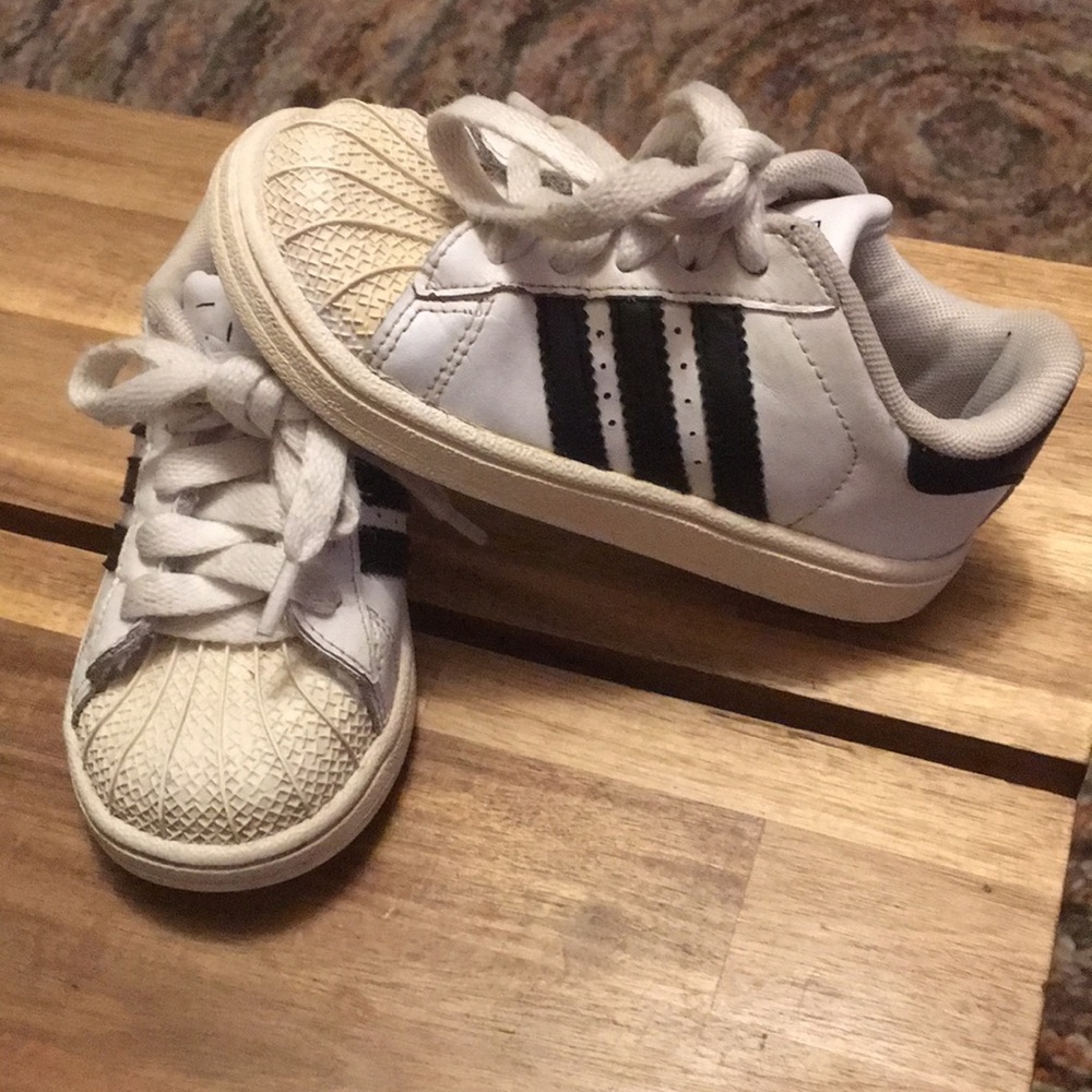 Adidas superstar classic sneakers